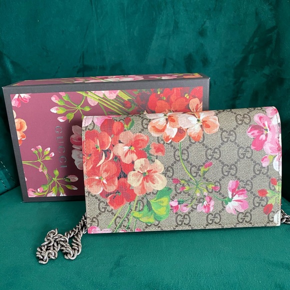 Gucci Handbags - GUCCI
GG Blooms Supreme Chain Wallet